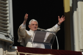 Benedetto XVI all'Angelus nella festa di Santo Stefano