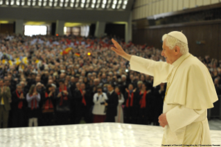 EL PAPA ENTRA EN TWITTER CON UNA BENDICIÓN 