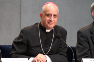 Arcebispo Fisichella: Nova Evangelização, desafio positivo para o homem de hoje
